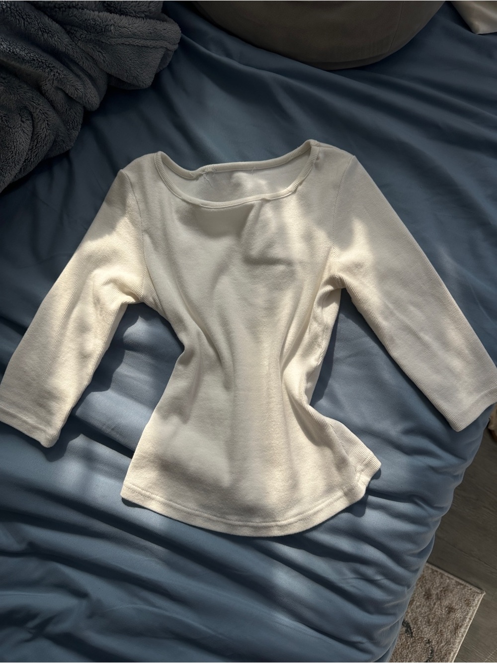 Women's White Scoop Neck Long Sleeve Top